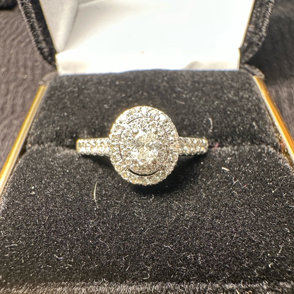 1/2 Ct TW Oval/ Round Diamond Engagement Ring - Picture 1 of 13